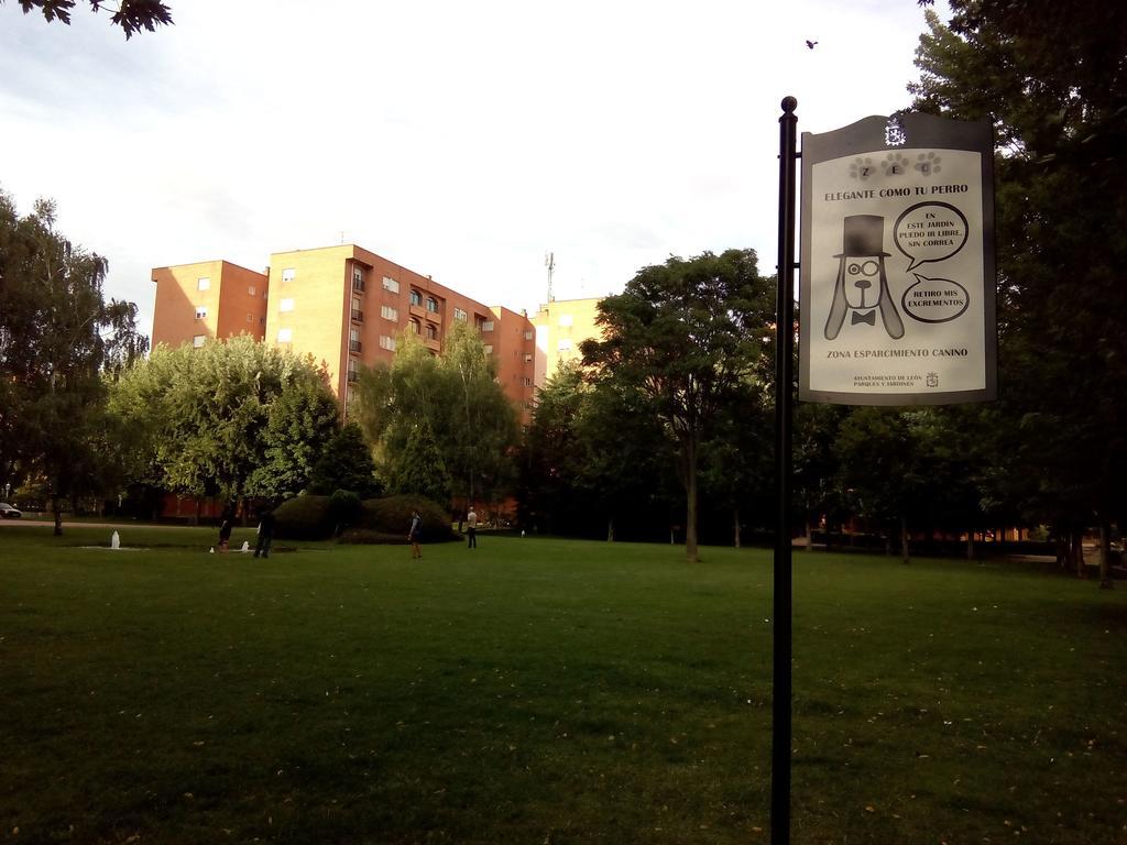 Apartamentos Turisticos Puerta De León Pokoj fotografie